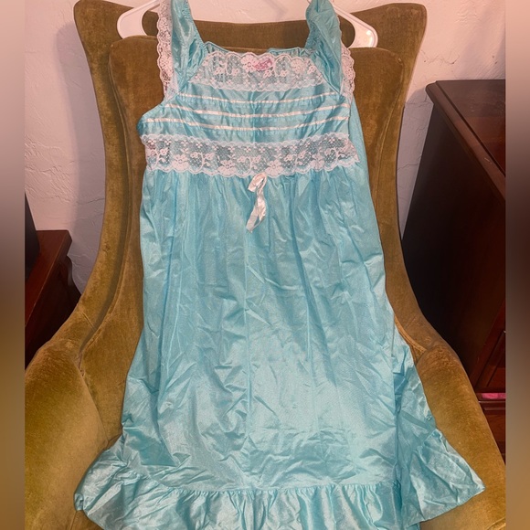 1940s NightGown ๐ - Picture 11 of 13